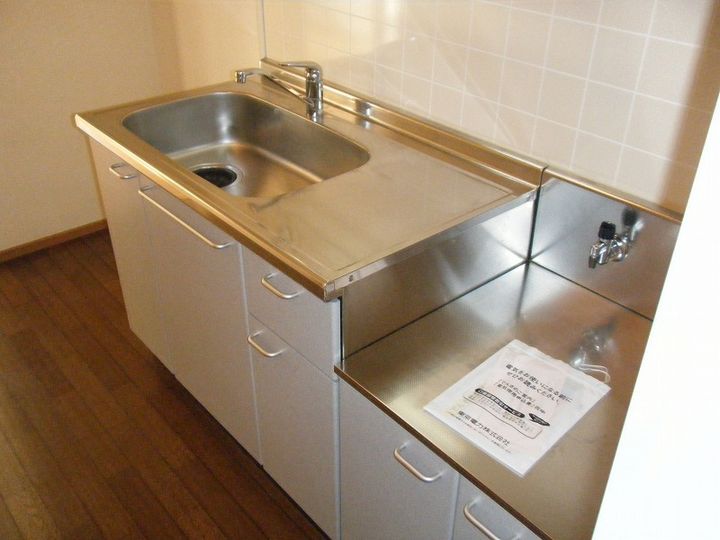 プチメゾンあさか301のキッチン