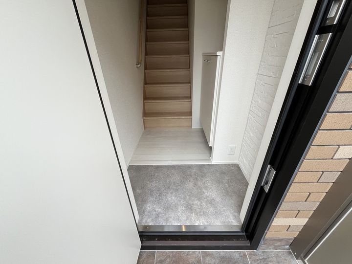 CLAIREA(クレア)202号室の玄関