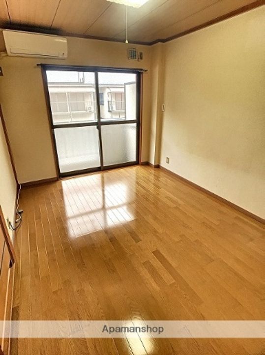 メゾンホソダAの居間