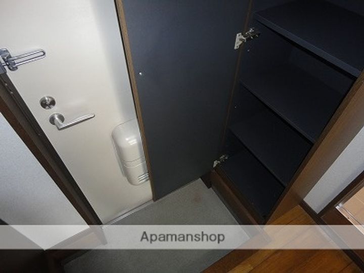 メゾン・ナオ201の玄関