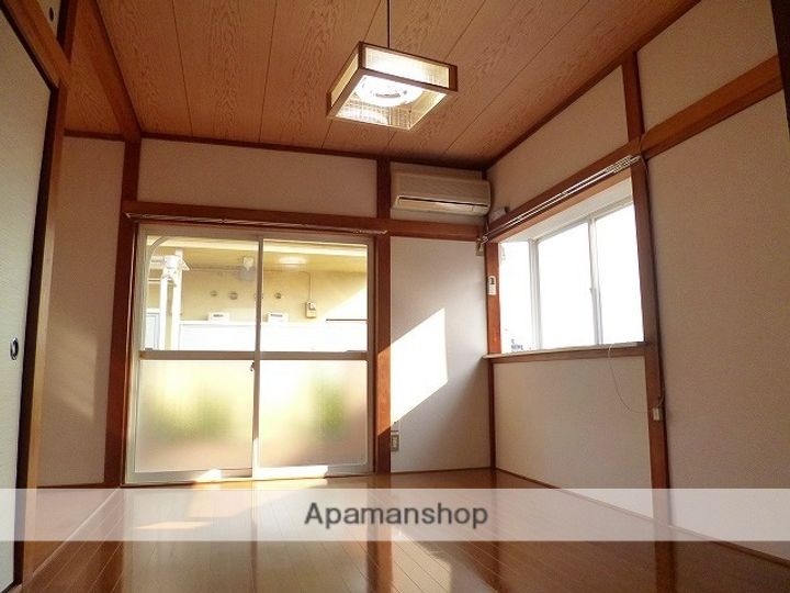 オクトーバー10の居間