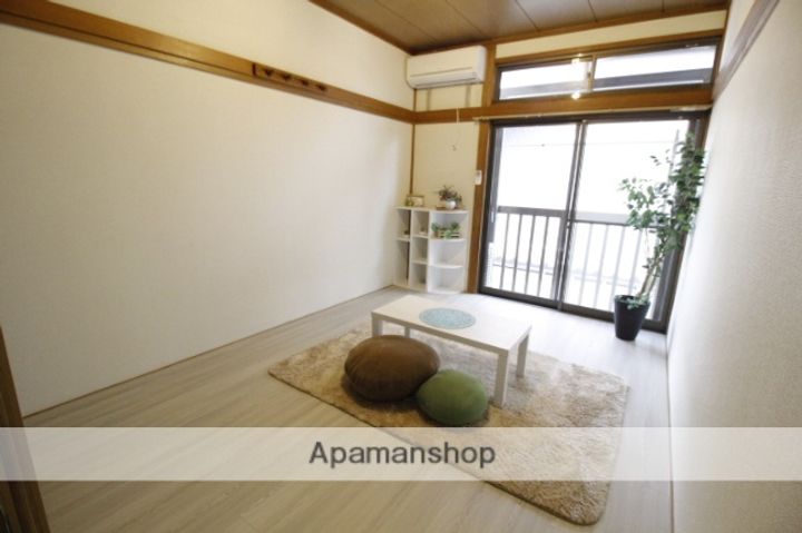 ハイツオオツカの居間