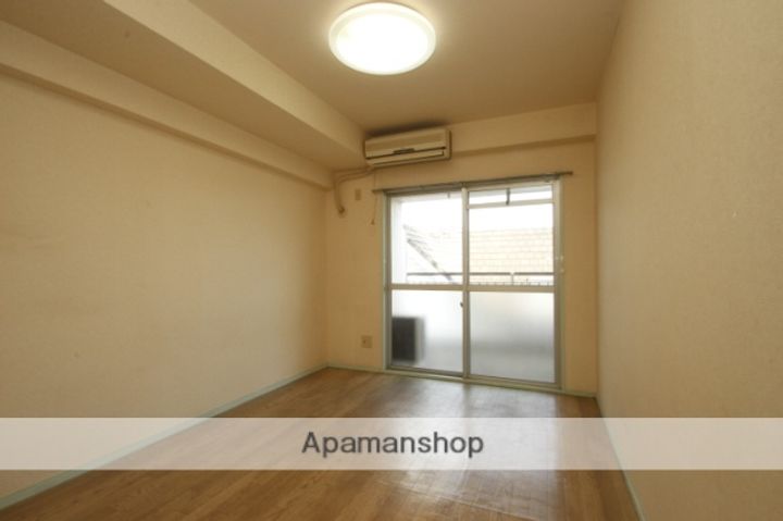 シャルルみずほの居間