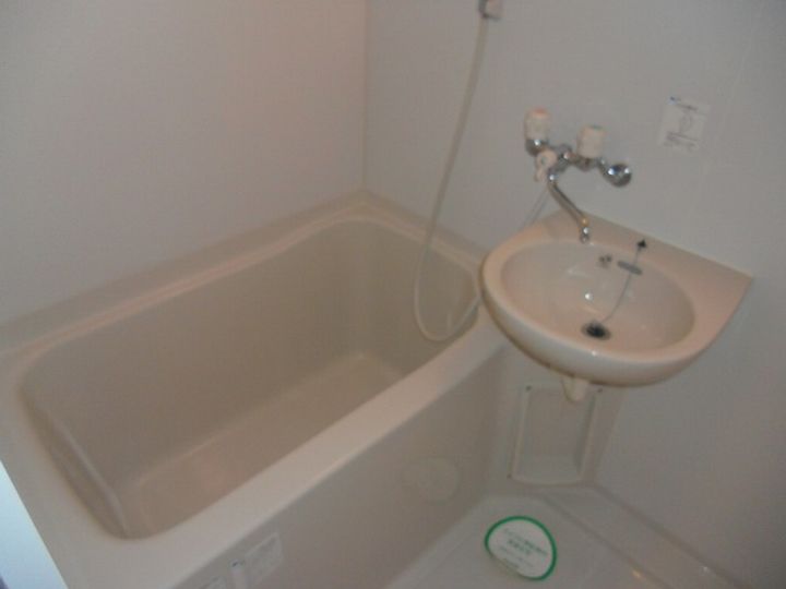 埼玉県朝霞市朝志ケ丘2丁目の賃貸アパートの風呂