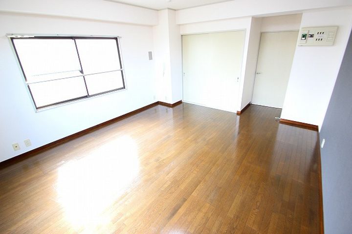 第2関根ビルの居間