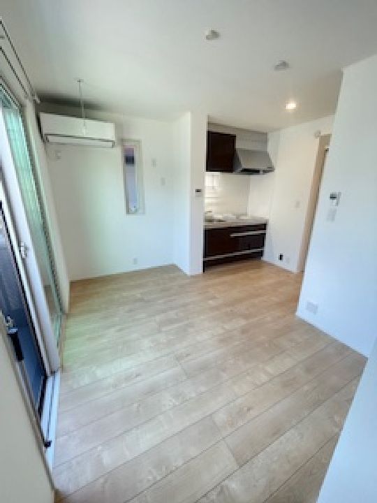 ベルサイズフラット鶴瀬201号室の居間