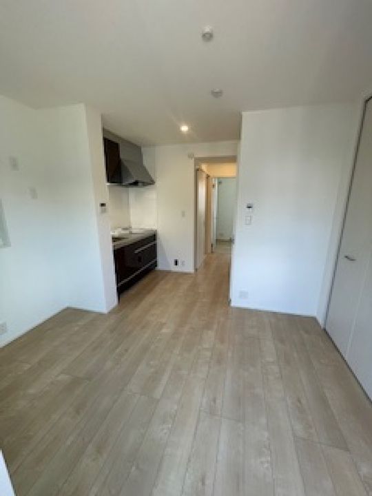 ベルサイズフラット鶴瀬201号室の居間