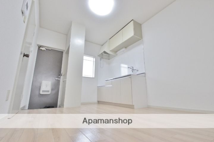 リバティガーデン103の玄関