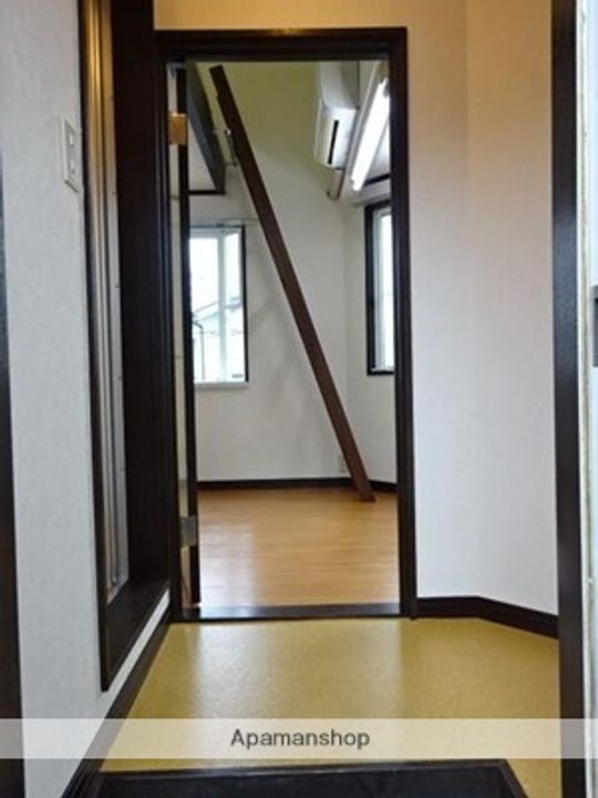 埼玉県富士見市鶴瀬西2丁目の賃貸アパートの玄関