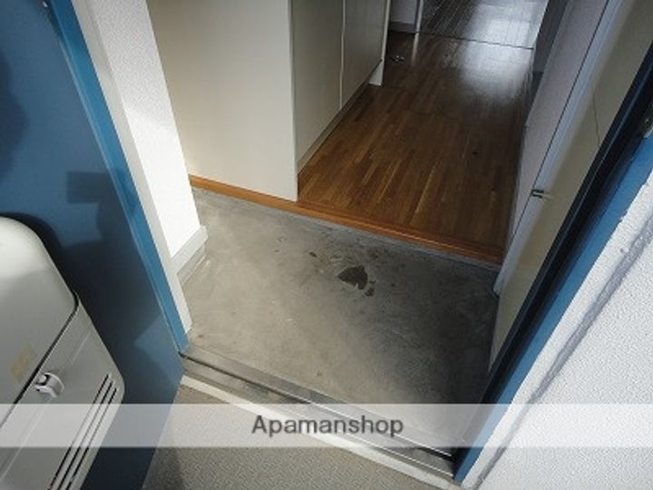 シャトレーヌ稲荷町の玄関