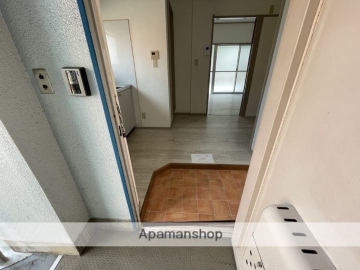 島田マンションの玄関