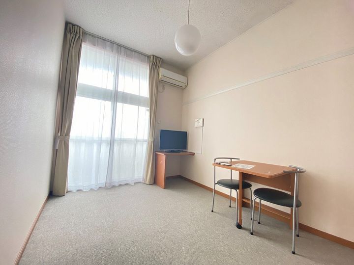 レオパレスみずほの居間