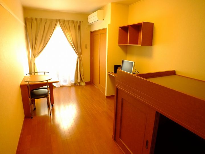 レオパレスYANAGIⅡの居間