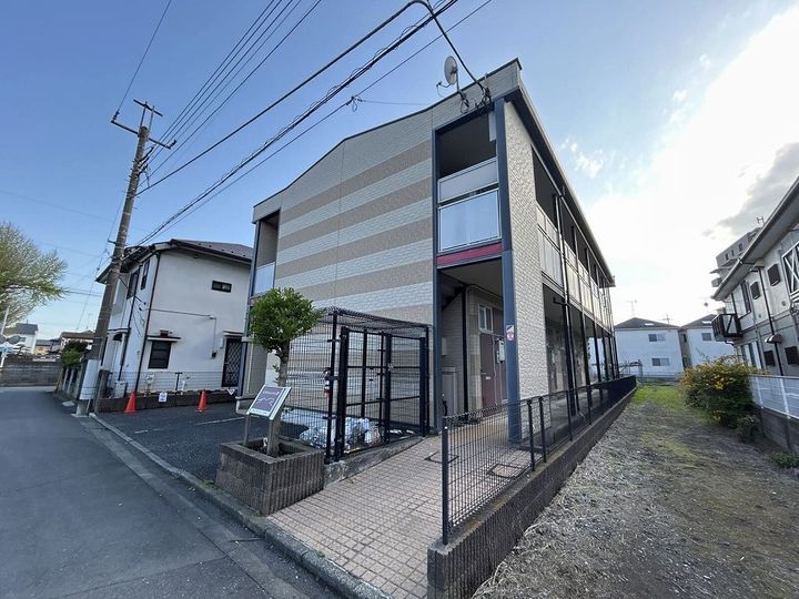 レオパレスクレール岸町の外観