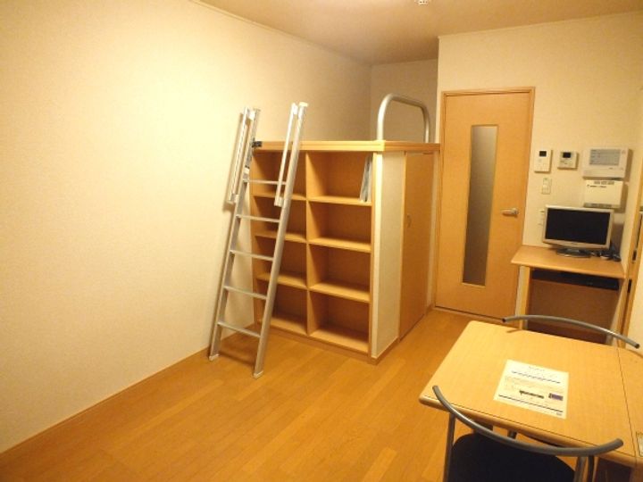 レオパレスクレール岸町の居間