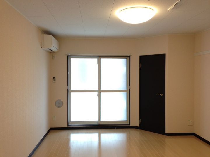 レオネクストウエストPΑの居間