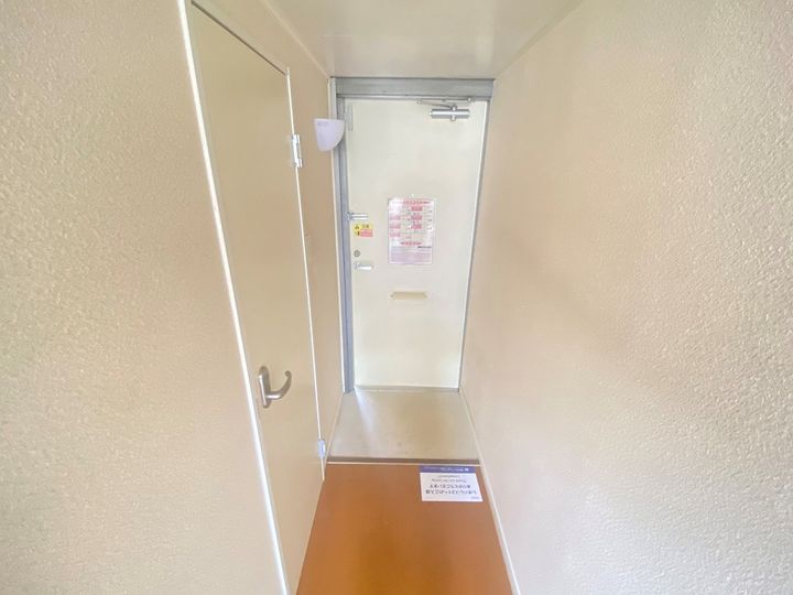 レオパレスアムールBの玄関