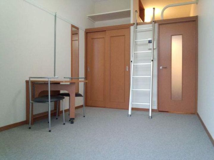 レオパレス中宗岡の居間