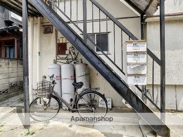 埼玉県新座市野火止5丁目の賃貸アパートの外観