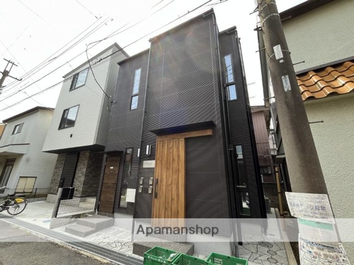 プラートの外観
