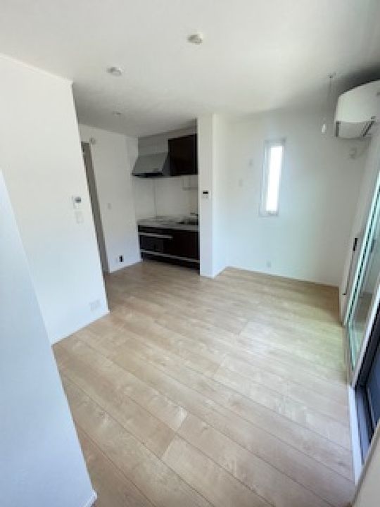 ベルサイズフラット鶴瀬202号室の居間