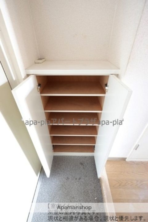 川越市駅前ビルの内装