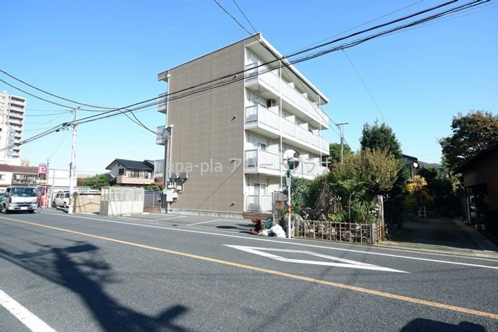 レオパレスグランドールの外観