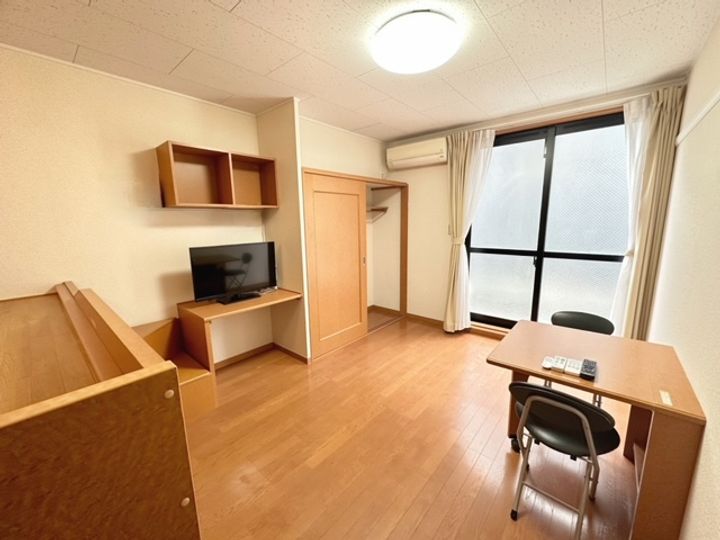 レオパレスラフィネの居間