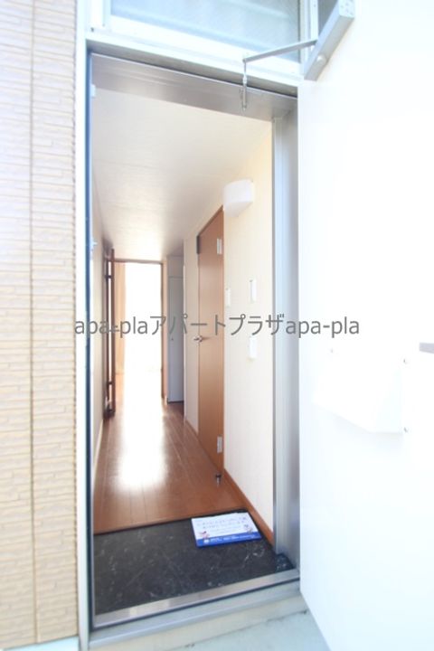 レオパレスつばさの玄関
