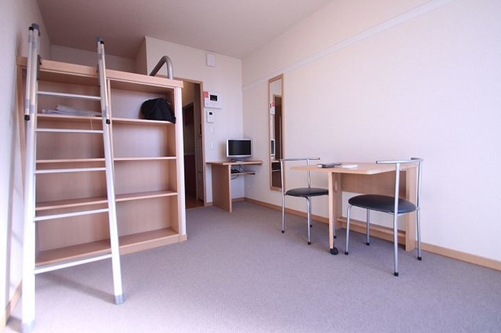 レオパレスリリーの居間