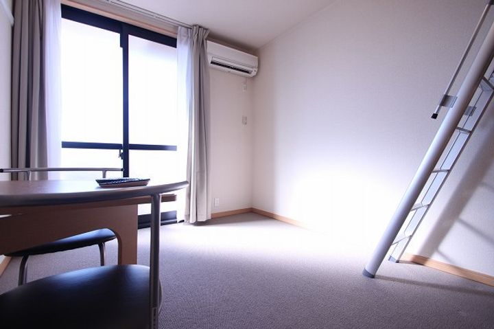 レオパレスリリーの居間