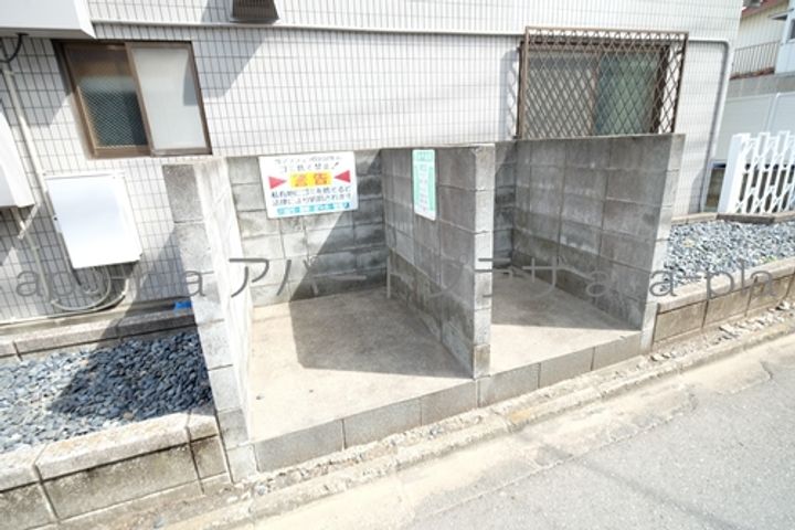 越山マンションの外観