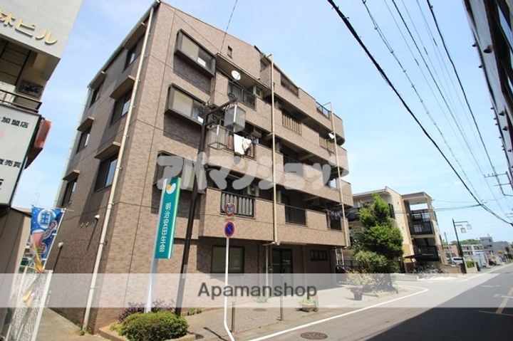 埼玉県坂戸市芦山町の賃貸マンションの外観