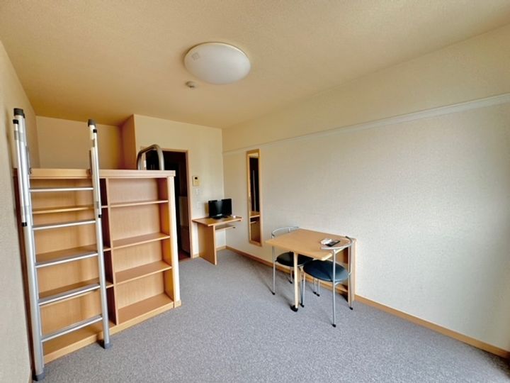 レオパレスグランド オープリーの居間