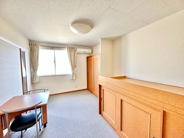 レオパレスグリーンヒル古宮の居間