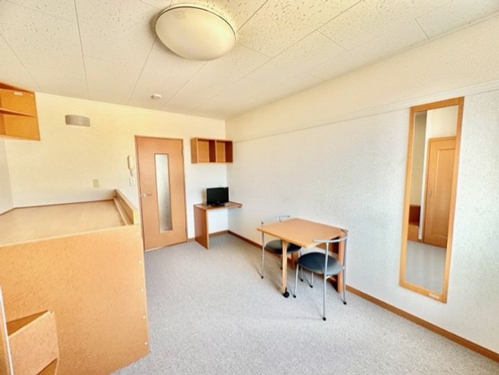 レオパレスグリーンヒル古宮の居間