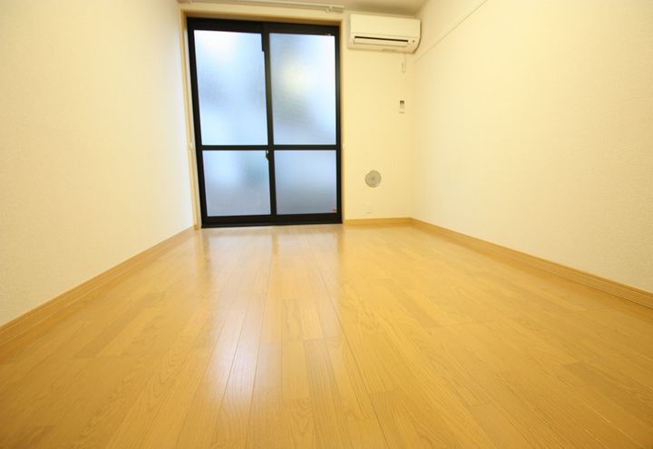 レオパレスメルベーユ毛呂山の居間