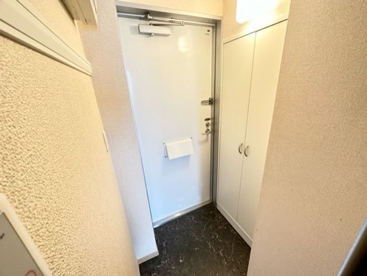 レオパレスグランド オープリーの玄関