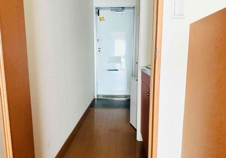 レオパレスミヤウラの玄関