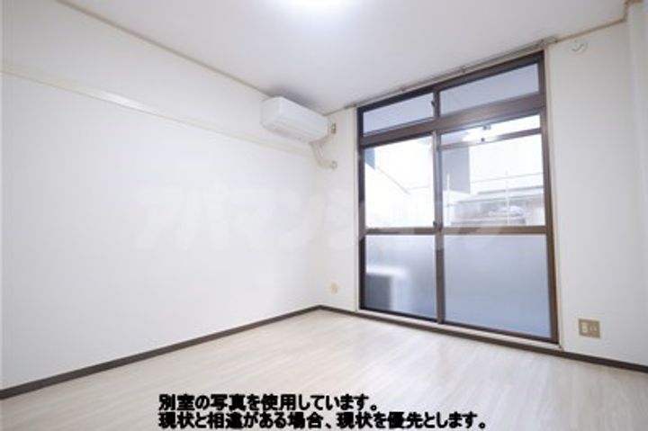 サンライズ水村の居間