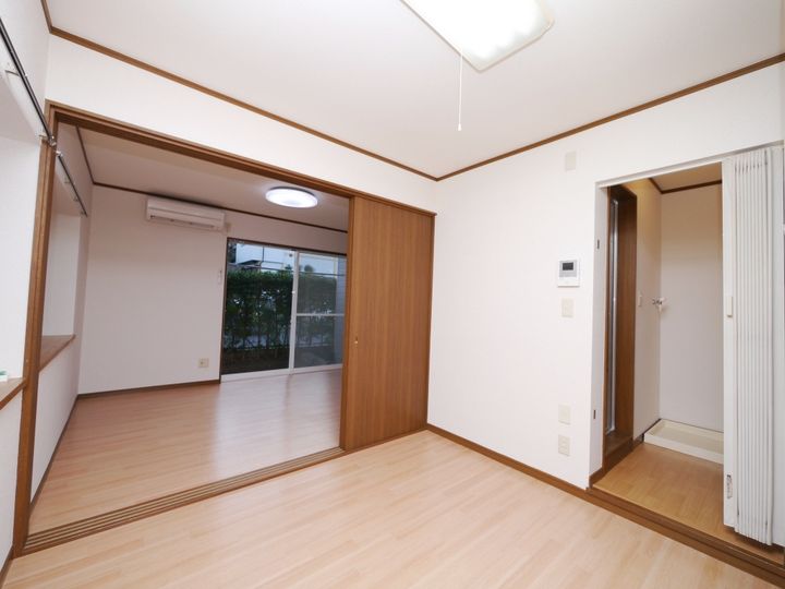 シュロス岸町の内装