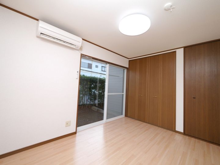 シュロス岸町の内装