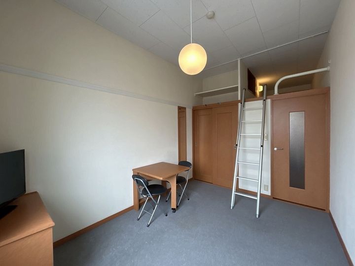 レオパレスカンタービレの居間