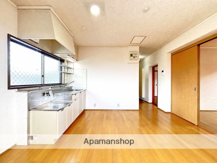 シティハイムソファレ203の居間