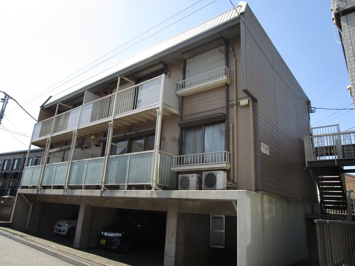 エステート葛城の外観