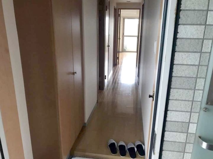 NTマンションの玄関