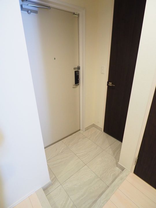 ロイジェントパークス千葉中央の玄関