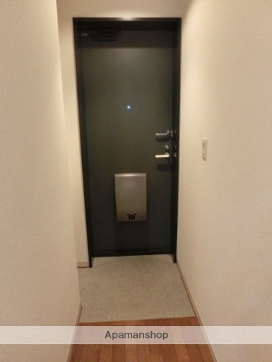 リヴェール矢作202の玄関