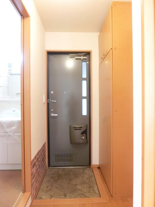 フロイデ若葉の玄関