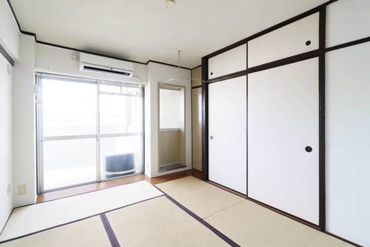 ビレッジハウス愛生4号棟の居間